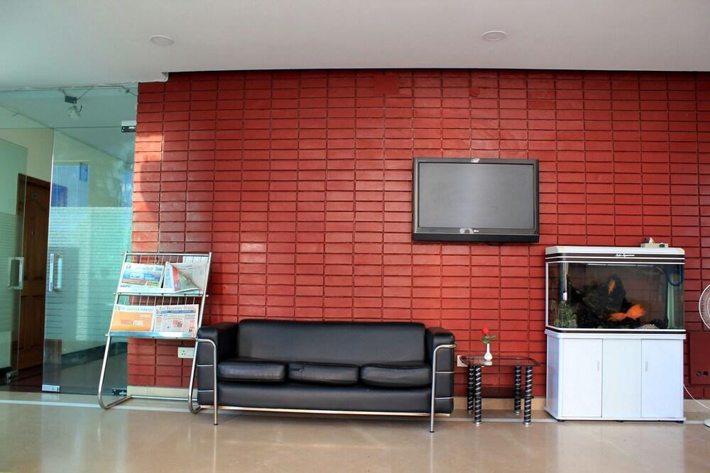 Treebo Palm Tree Palam Vihar Hotel คูร์เคาน์ ภายนอก รูปภาพ