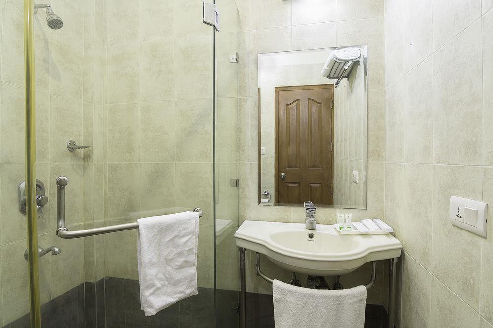 Treebo Palm Tree Palam Vihar Hotel คูร์เคาน์ ภายนอก รูปภาพ