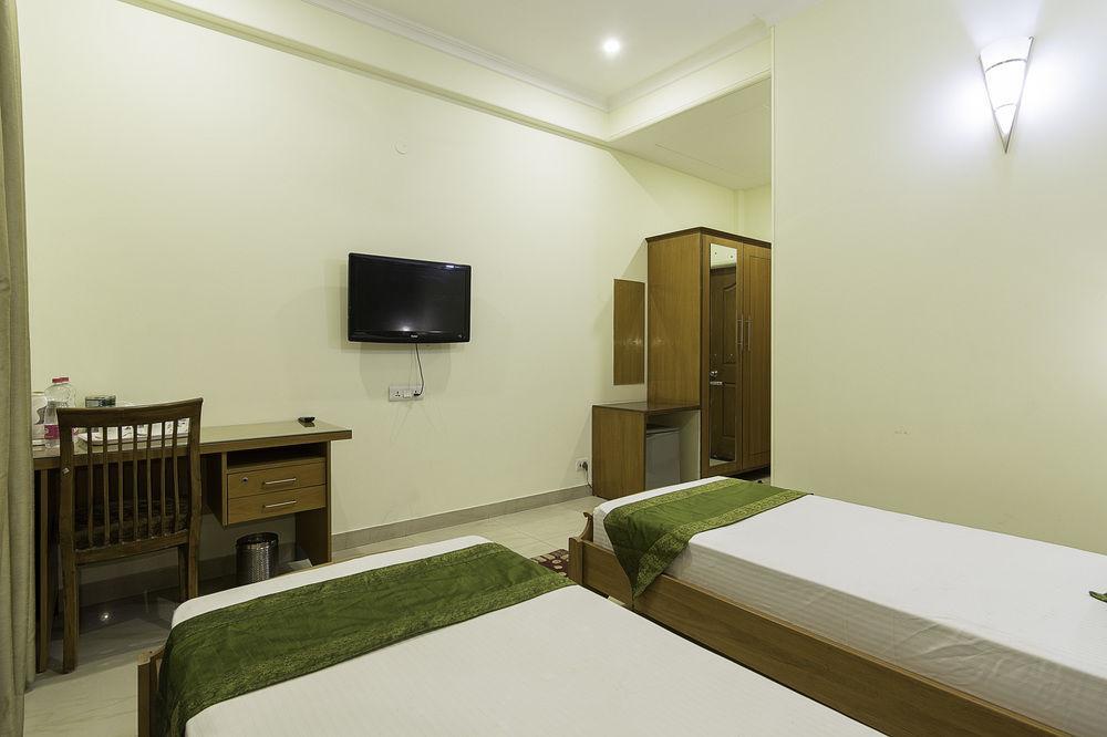 Treebo Palm Tree Palam Vihar Hotel คูร์เคาน์ ภายนอก รูปภาพ