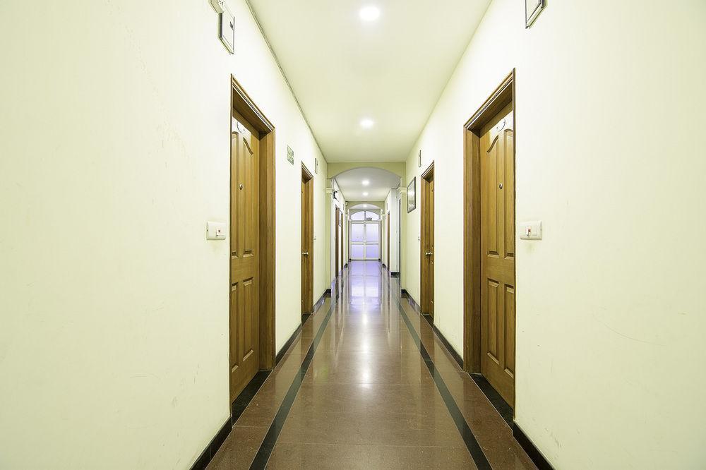 Treebo Palm Tree Palam Vihar Hotel คูร์เคาน์ ภายนอก รูปภาพ